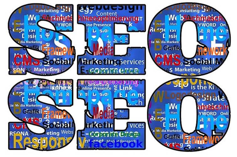 Velký nápis SEO složený z drobných marketingových výrazů jako Content, Marketing a Keyword na modrém pozadí